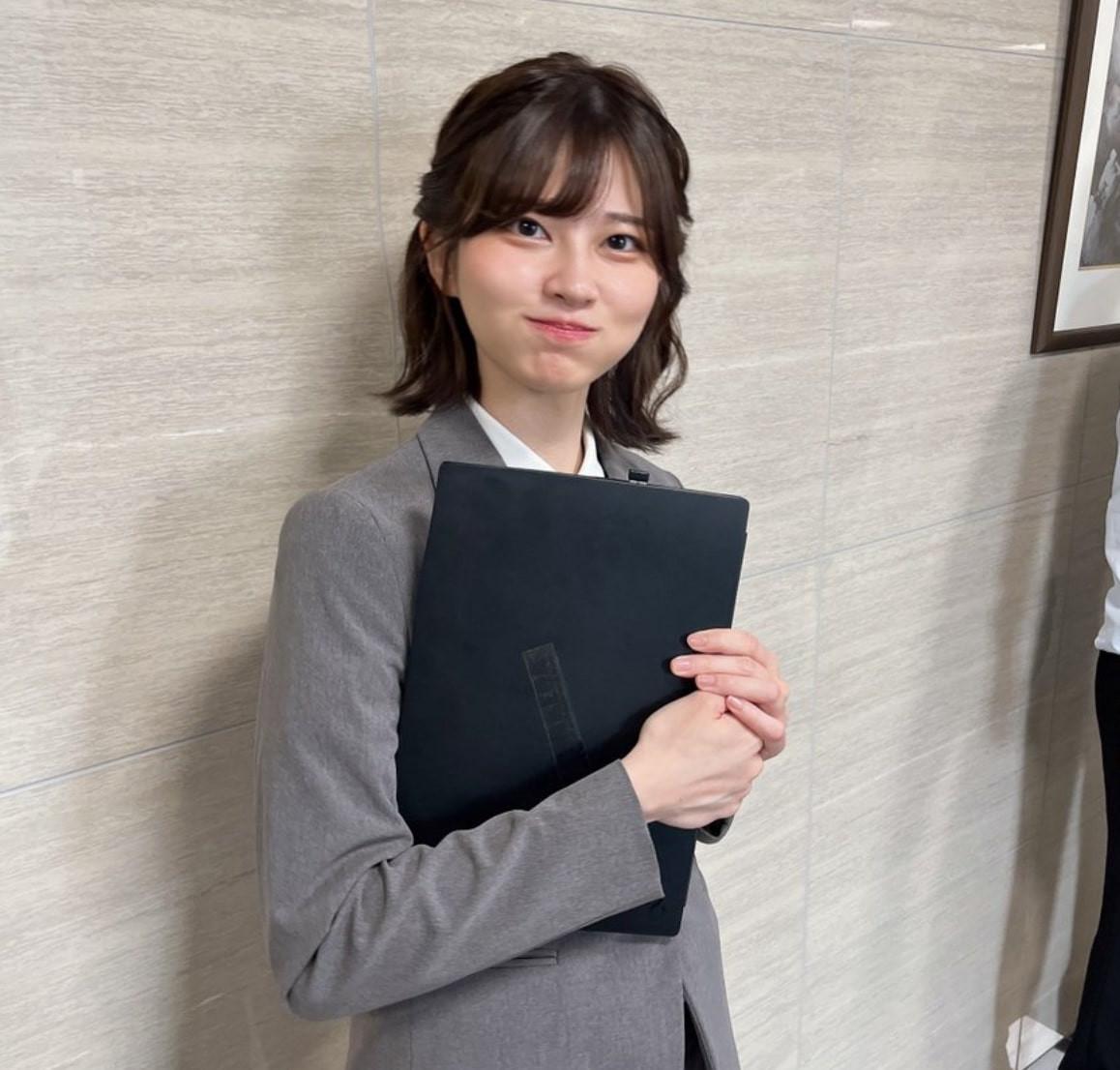 Nữ nhân viên văn phòng nổi tiếng toàn cầu chỉ sau 1 bức ảnh 'chào buổi sáng'