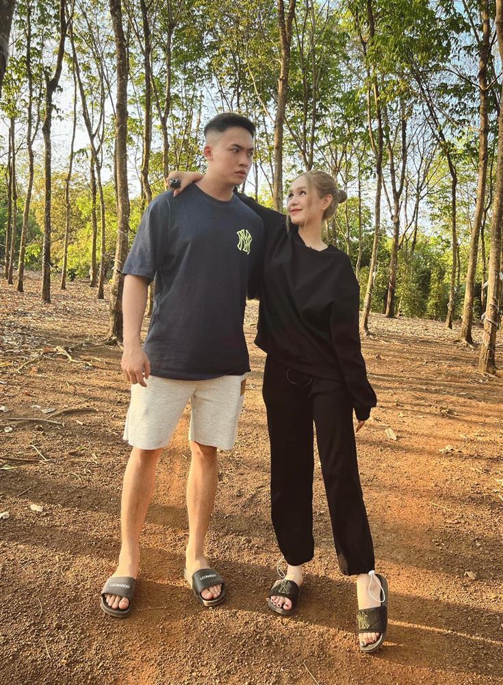 Xoài Non khoe trai đẹp xăm hình mình lên người, ngã ngửa danh tính