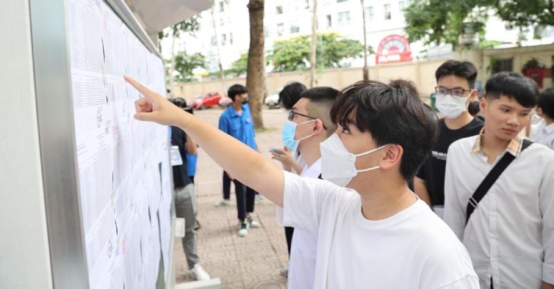 Thí sinh xem phòng thi và số báo danh