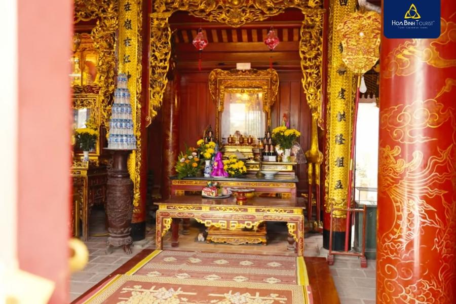 Đền Ông Hoàng Mười còn có tên gọi khác là đền Mỏ Hạc hoặc đền Xuân Am