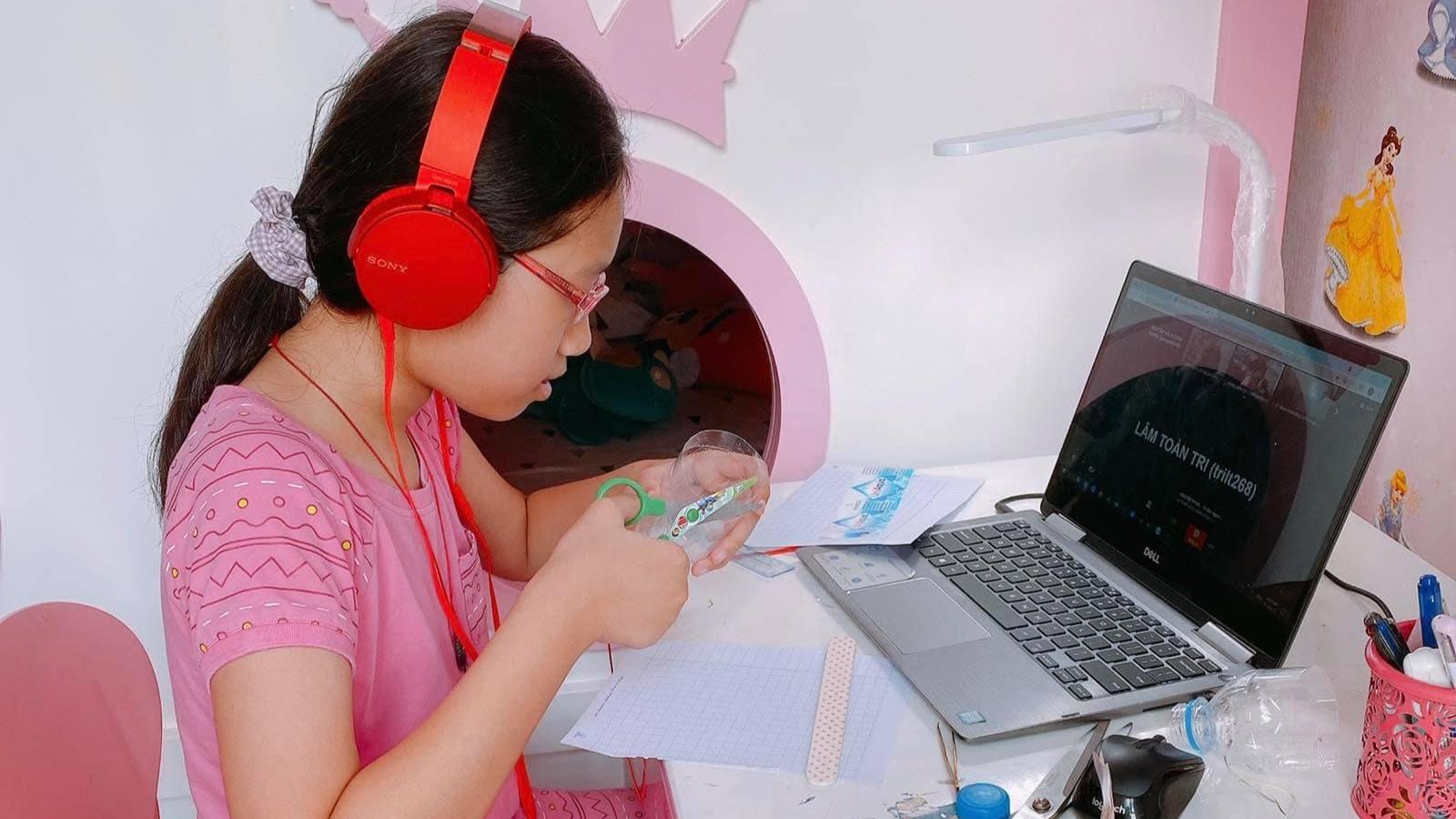 Học sinh lớp 6 học nghệ thuật