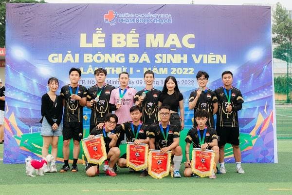 giai-bong-da-cao-dang-y-khoa-pham-ngoc-thach