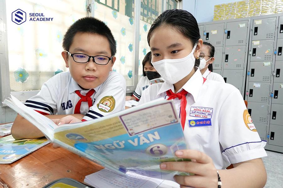 Môn Ngữ văn là một trong các môn học chính của chương trình lớp 6