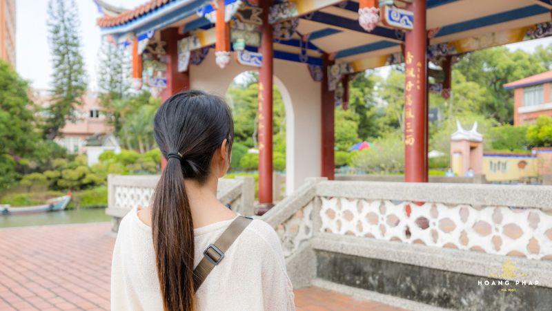 Phụ nữ tới tháng đi chùa được không?