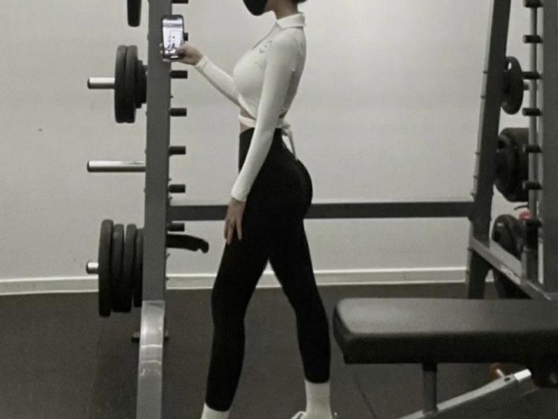 Ảnh gái xinh tập gym mông to