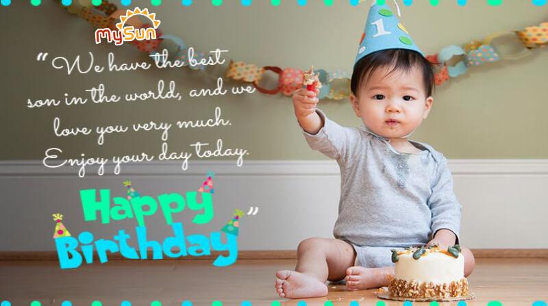 Bánh kem sinh nhật 1 tuổi với nến, thể hiện ý nghĩa của 'Happy 1st Birthday' và tiệc thôi nôi.