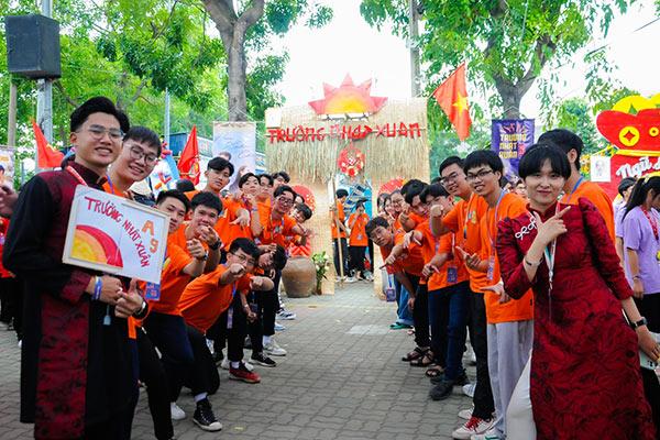 Trang trí cổng trại xuân