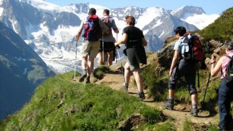 Đồ leo núi và những lưu ý cho người mê phượt - giày leo núi