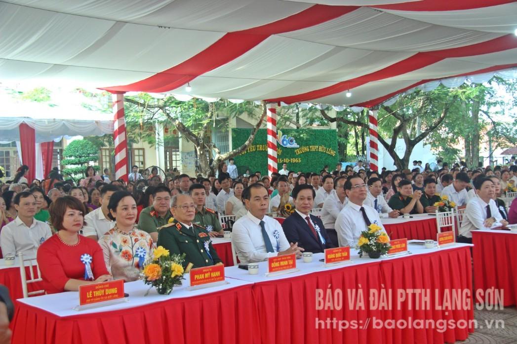 các tiết mục văn nghệ chào mừng của thầy và trò nhà trường