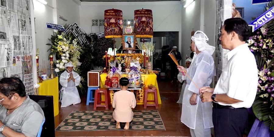 Lạy trả lễ trong đám tang là gì