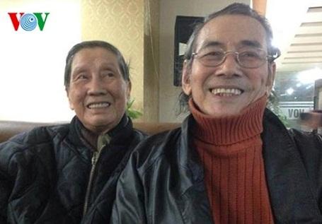 Nhạc sĩ Phạm Tuyên (trái) và nhạc sĩ Dân Huyền.