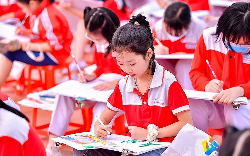 Các thí sinh tỉnh Quảng Ninh hồ hởi hưởng ứng Cuộc thi.