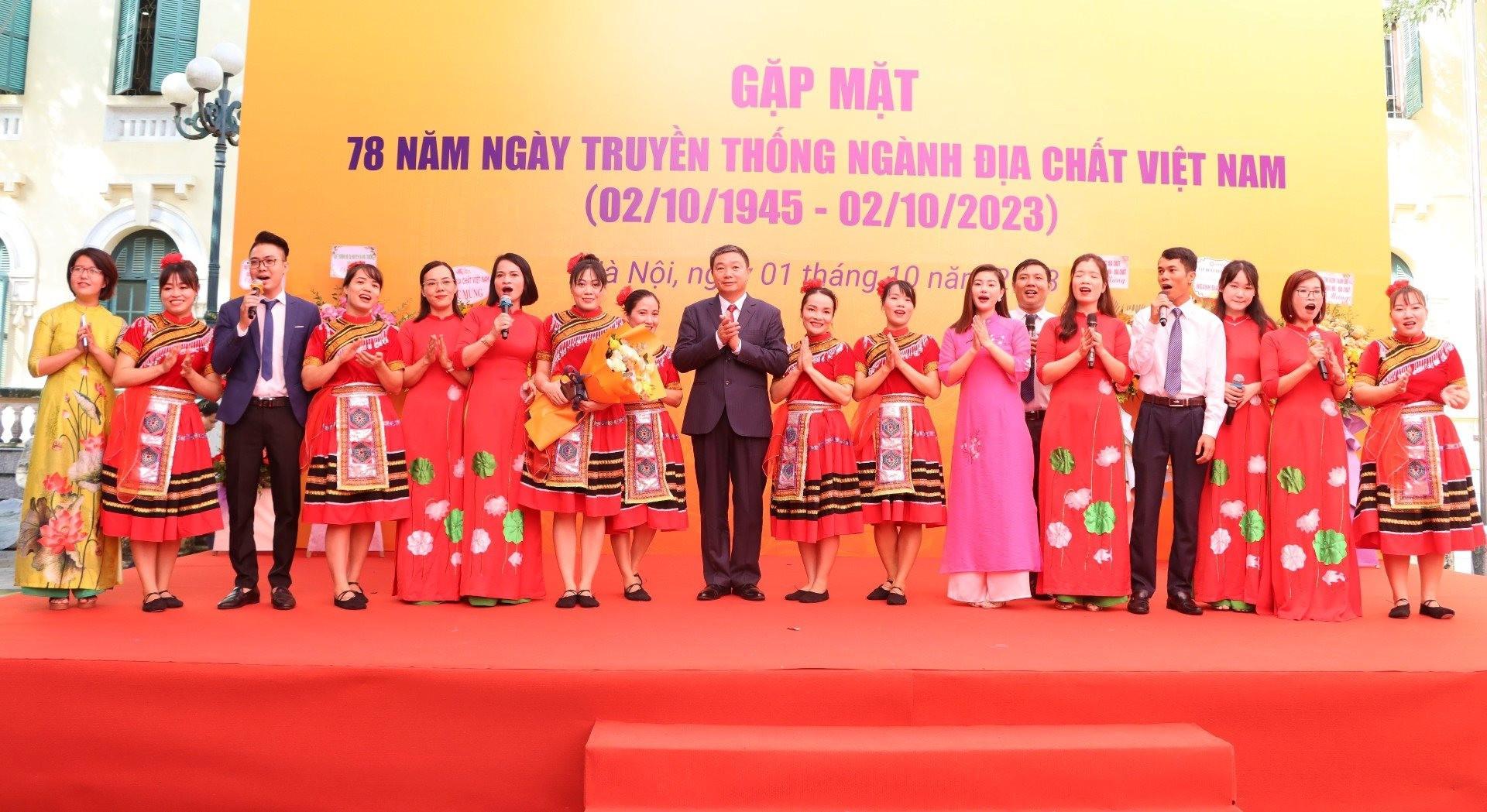 tauxuyendongduong-1727755132.jpg