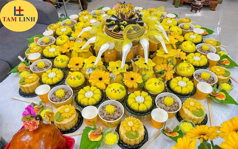 Trong tiệc thôi nôi, phụ huynh sẽ đọc bài cúng thôi nôi